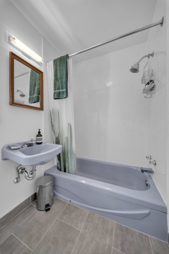 Salle de bains - 159 Av. Hillcrest, Montréal (Lachine), QC 