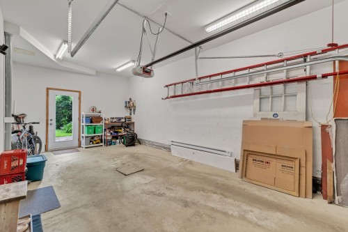 Garage - 159 Av. Hillcrest, Montréal (Lachine), QC - Indoor Photo Showing Garage