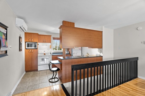 Cuisine - 122 Av. Hochar, Saint-Sauveur, QC - Indoor Photo Showing Kitchen