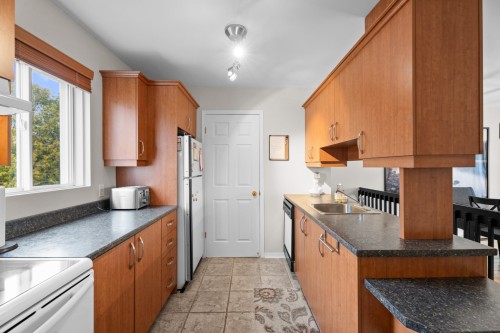 Cuisine - 122 Av. Hochar, Saint-Sauveur, QC - Indoor Photo Showing Kitchen