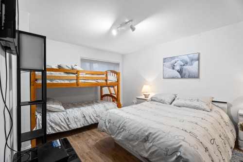 Chambre à coucher - 122 Av. Hochar, Saint-Sauveur, QC - Indoor Photo Showing Bedroom