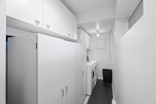 Salle de lavage - 122 Av. Hochar, Saint-Sauveur, QC - Indoor Photo Showing Other Room