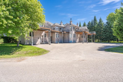 Façade - 122 Av. Hochar, Saint-Sauveur, QC - Outdoor