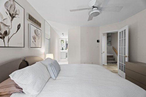 Chambre à coucher principale - 122 Av. Hochar, Saint-Sauveur, QC - Indoor Photo Showing Bedroom