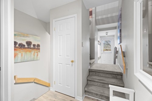 Escalier - 122 Av. Hochar, Saint-Sauveur, QC - Indoor Photo Showing Other Room