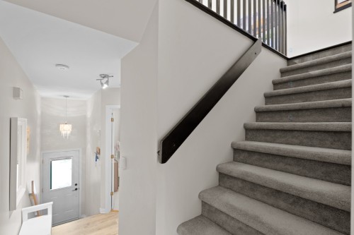 Escalier - 122 Av. Hochar, Saint-Sauveur, QC - Indoor Photo Showing Other Room