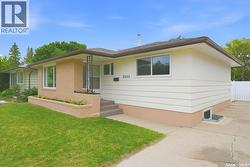 2005 Cumberland AVENUE S  Saskatoon, SK S7J 1Y9
