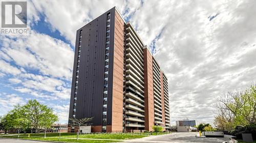 411 - 15 TORRANCE ROAD  Toronto, ON M1J 3K2