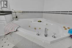 4 PC Ensuite 2 - 