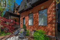 136 SPRUCE STREET Toronto, ON M5A 2J5