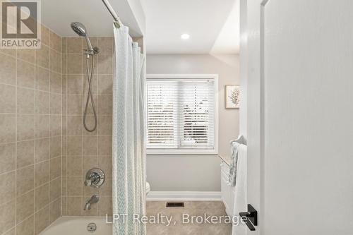 2nd Level Main Washroom - 52 Norland Circle, Oshawa (Windfields), ON 