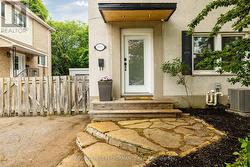 571 CHURCHILL AVENUE N  Ottawa, ON K1Z 5E6