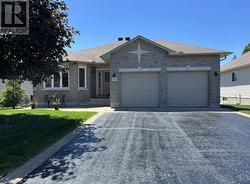 406 VAN DUSEN STREET N Mississippi Mills, ON K0A 1A0