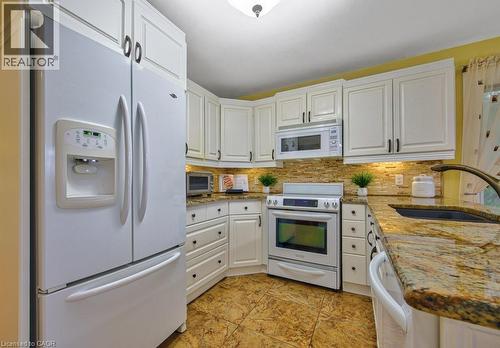 247 Rolling Acres Court, Kitchener, ON - Indoor Photo Showing Kitchen