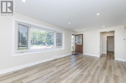 Large Living room - 37 Coronation Boulevard, St. Catharines (Grapeview), ON 