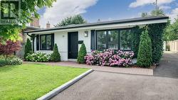 25 BROUGHAM CRESCENT E Toronto, ON M9R 1J3