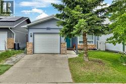 112 Cedargrove Way SW  Calgary, AB T2W 4V2