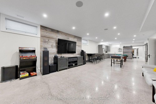 54 Lockheed Boulevard, Toronto, ON 