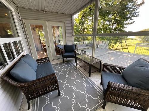 111 Lakeview Road E, Otter Lake, MB 
