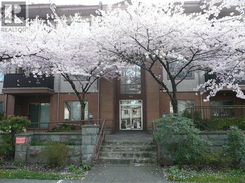 209 6688 BURLINGTON AVENUE  Burnaby, BC V5H 3M9