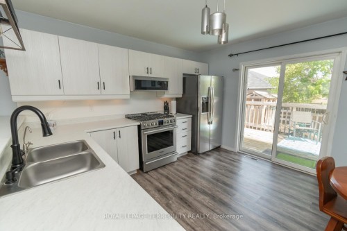 14 Hewitt Place, Barrie, ON - Indoor Photo Showing Kitchen With Stainless Steel Kitchen With Double Sink