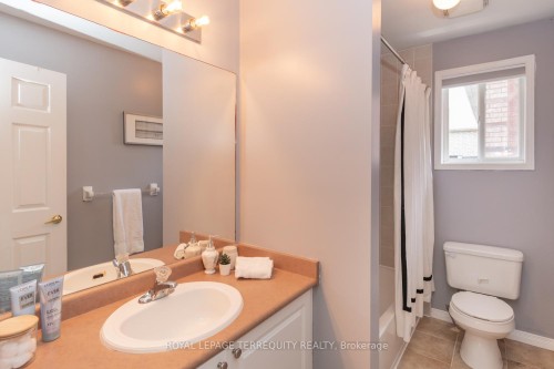 14 Hewitt Place, Barrie, ON - Indoor Photo Showing Bathroom