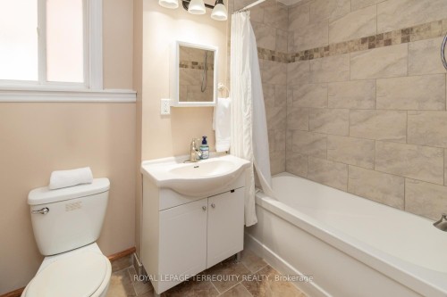 14 Hewitt Place, Barrie, ON - Indoor Photo Showing Bathroom
