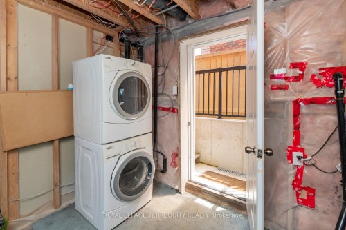 14 Hewitt Place, Barrie, ON - Indoor Photo Showing Laundry Room