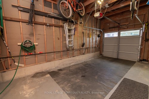 14 Hewitt Place, Barrie, ON - Indoor Photo Showing Garage