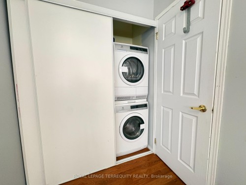 14 Hewitt Place, Barrie, ON - Indoor Photo Showing Laundry Room