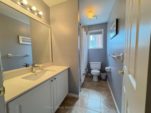 14 Hewitt Place, Barrie, ON - Indoor Photo Showing Bathroom