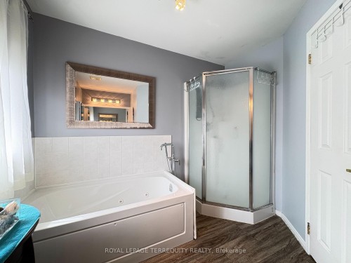 14 Hewitt Place, Barrie, ON - Indoor Photo Showing Bathroom