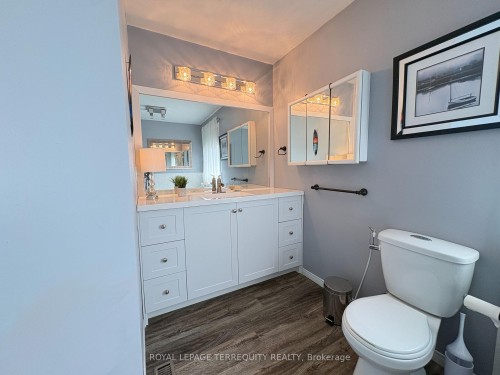 14 Hewitt Place, Barrie, ON - Indoor Photo Showing Bathroom