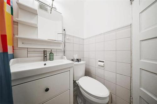 492 Newman St, Winnipeg, MB 