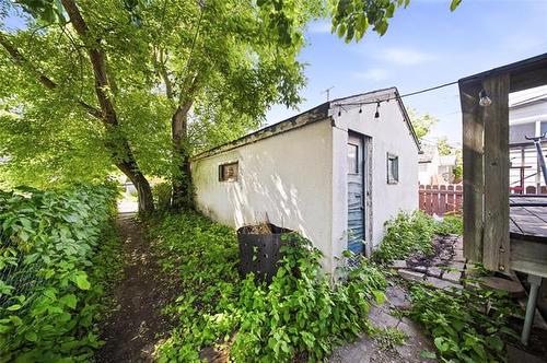 492 Newman St, Winnipeg, MB 