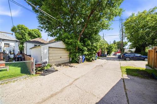 492 Newman St, Winnipeg, MB 