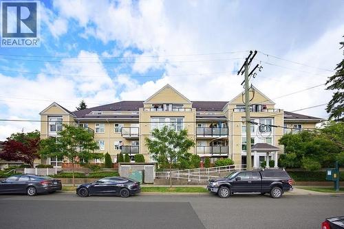 PH4 1519 GRANT AVENUE  Port Coquitlam, BC V3B 7S8