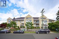 PH4 1519 GRANT AVENUE  Port Coquitlam, BC V3B 7S8