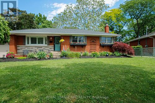 24 JULIANA CRESCENT  St. Catharines (Lakeport), ON L2N 4B4