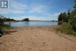 Very close public beach! - 