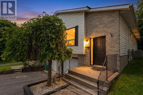 8 TRILLIUM COURT  Kingston (Rideau), ON K7K 6W9
