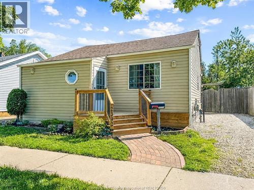 2392 LOUIS  Windsor, ON N8W 2B8