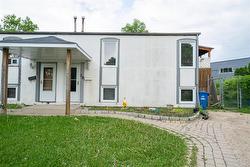 28 Beeston Drive  Winnipeg, MB R2V 3G1