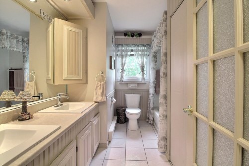 Salle de bains - 245 Rue Canadienne, Val-D'Or, QC 