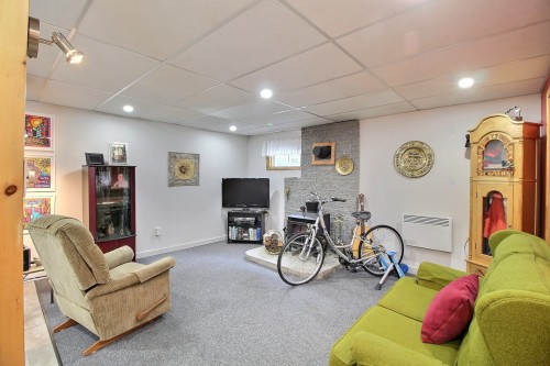 Salle familiale - 245 Rue Canadienne, Val-D'Or, QC 
