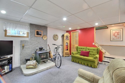 Salle familiale - 245 Rue Canadienne, Val-D'Or, QC 