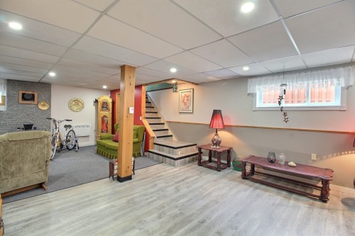 Salle familiale - 245 Rue Canadienne, Val-D'Or, QC 