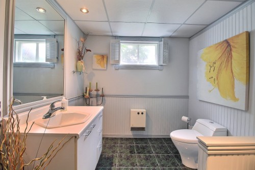 Salle de bains - 245 Rue Canadienne, Val-D'Or, QC 