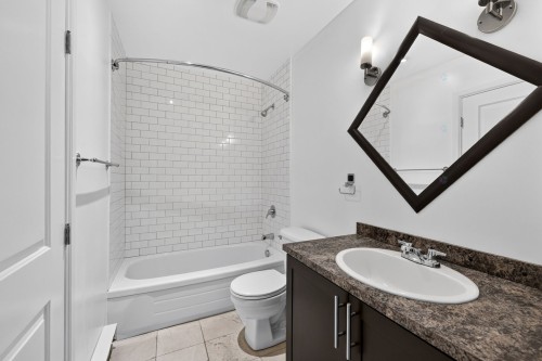 Salle de bains - D-149 Av. Cartier, Pointe-Claire, QC 