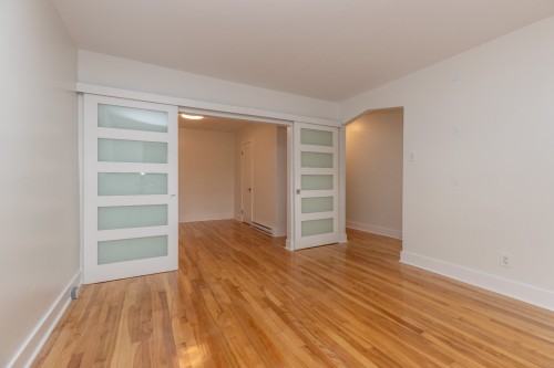 Salon - 10270 Av. Du Sacré-Coeur, Montréal (Ahuntsic-Cartierville), QC 